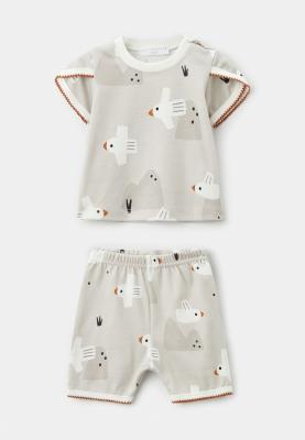 Комплект из футболки и шорт